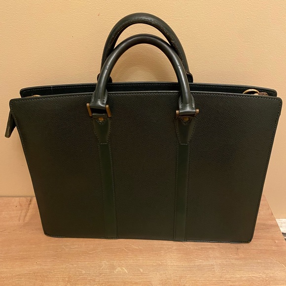 Authentic Louis Vuitton taiga leader briefcase - Picture 1 of 10